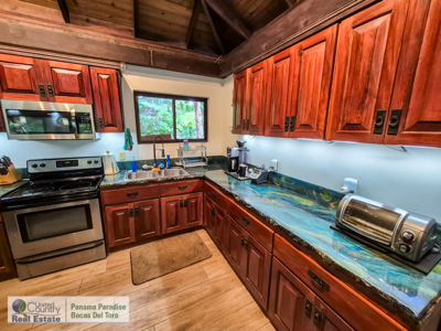 Titled 1-Acre Home with Guesthouse & Pool – 5 Min to Town - image 3