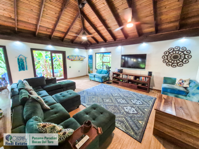 Titled 1-Acre Home with Guesthouse & Pool – 5 Min to Town - image 7