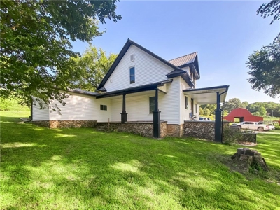 Remodeled 3 Bed 3 Bath Farm House in Alpena, Ar For Sale - image 3
