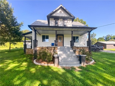 Remodeled 3 Bed 3 Bath Farm House in Alpena, Ar For Sale - image 1
