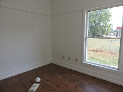 Great FIRST TIME Homeowner or INVESTMENT Property! - image 7