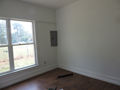 Great FIRST TIME Homeowner or INVESTMENT Property! - image 4
