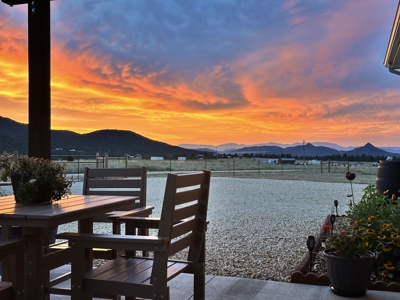 Country Oasis 360 Degree Mountain view Home - image 5