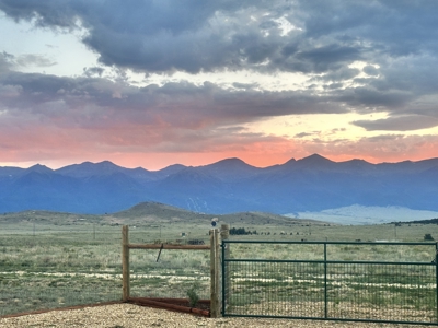 Country Oasis 360 Degree Mountain view Home - image 13