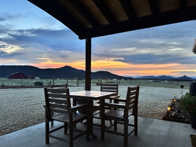 Country Oasis 360 Degree Mountain view Home - image 15