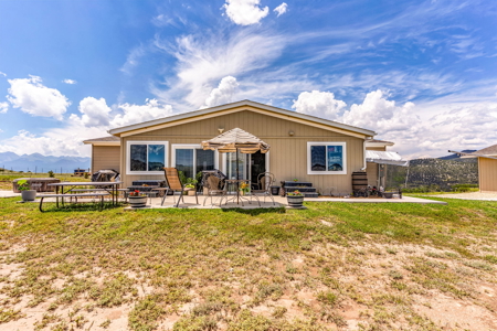 Country Oasis 360 Degree Mountain view Home - image 12