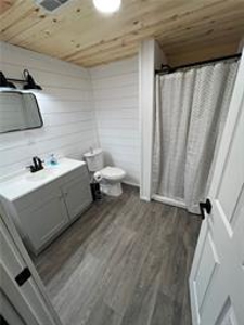 Charming Home with Modern Updates - image 1