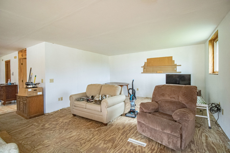 Home in Anamosa, IA for Auction - image 8