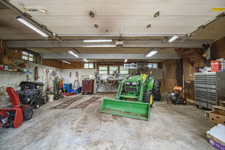 Home in Anamosa, IA for Auction - image 5