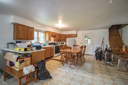 Home in Anamosa, IA for Auction - image 6