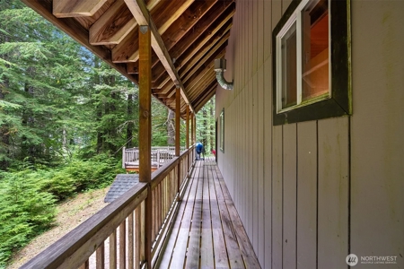 Off-Grid Cabin in Gifford Pinchot Near Reservoirs - image 4
