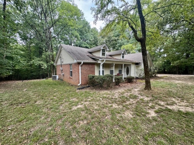 Country Charm Just Minutes from Booneville, MS - image 3
