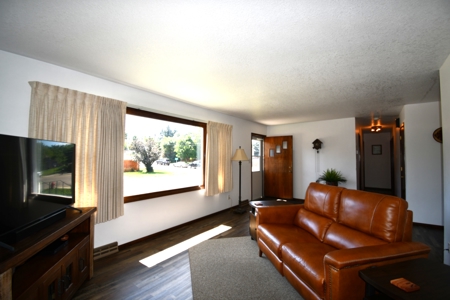 5 Bedrooms 2 Bath Home for Sale in Glenidve MT - image 3