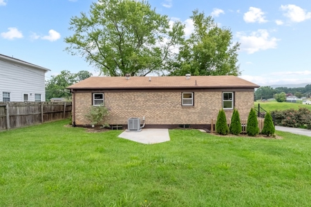 Brick Ranch Home for Sale in Giles County VA! - image 38