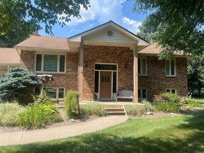 A Chatham-Kent Retreat Made for Family, Comfort & Country Living - image 1