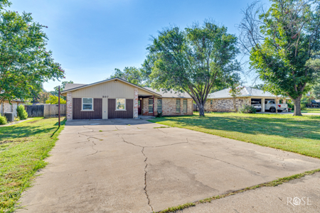 Family-Friendly 4-Bedroom Home in Sonora TX - image 3