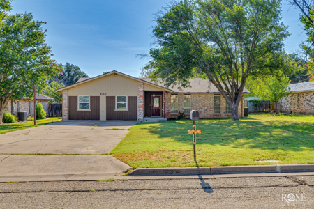 Family-Friendly 4-Bedroom Home in Sonora TX - image 1