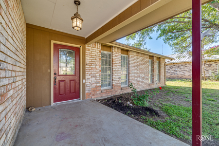 Family-Friendly 4-Bedroom Home in Sonora TX - image 5