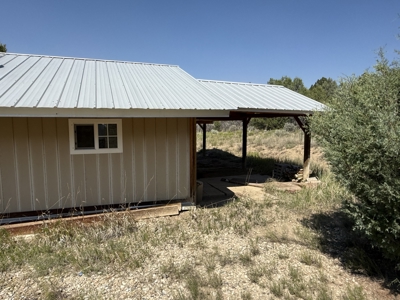 Mountain Property For Sale with One Room Ready for your Finish - image 2