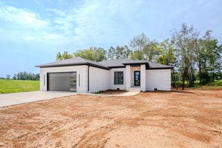 4 bedroom 2 bath New Construction Home for Sale in Loretto TN - image 1