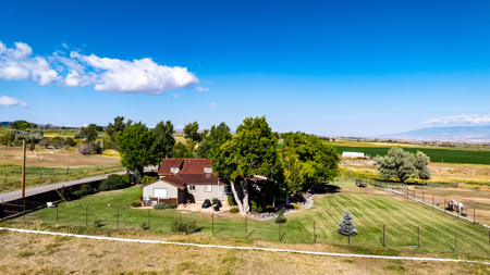 Country Home For Sale with Ample Water Rights on 40 Acres - image 17