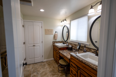 Country Home For Sale with Ample Water Rights on 40 Acres - image 8