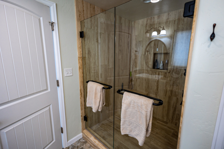 Country Home For Sale with Ample Water Rights on 40 Acres - image 7