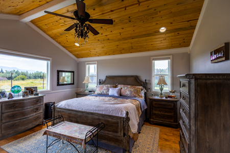 Country Home For Sale with Ample Water Rights on 40 Acres - image 4