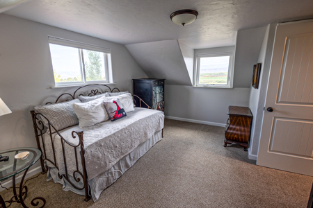 Country Home For Sale with Ample Water Rights on 40 Acres - image 2