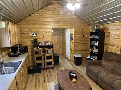 Country home on 15 acres Wilburton, Oklahoma - image 4
