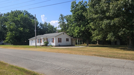 3 bed 2 bath on 3 lots in Rector Arkansas for sale - image 2