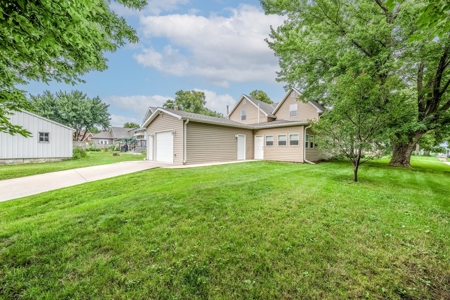 4 Bedroom Country Home for Sale in Harlan, Iowa - image 2