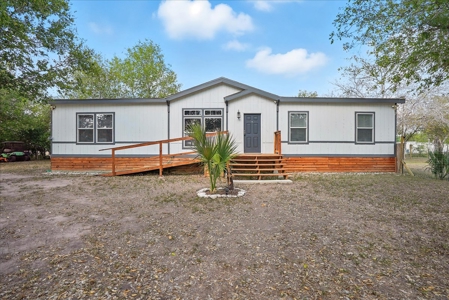 Versatile Property – Residential or Commercial Use with Acreage - image 1