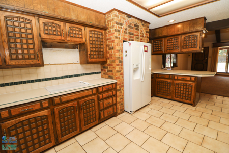 Gorgeous Home in a GREAT Neighborhood *4 Car Garage & Basement!* - image 17