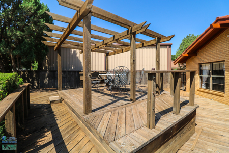 Gorgeous Home in a GREAT Neighborhood *4 Car Garage & Basement!* - image 10
