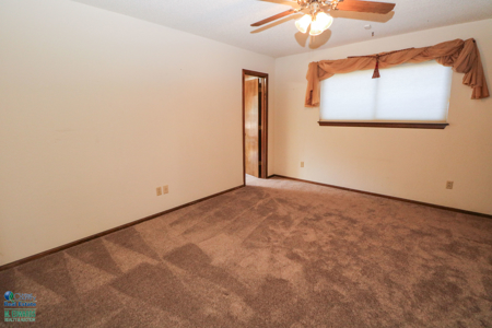 Gorgeous Home in a GREAT Neighborhood *4 Car Garage & Basement!* - image 9