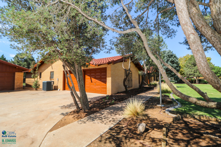 Gorgeous Home in a GREAT Neighborhood *4 Car Garage & Basement!* - image 15