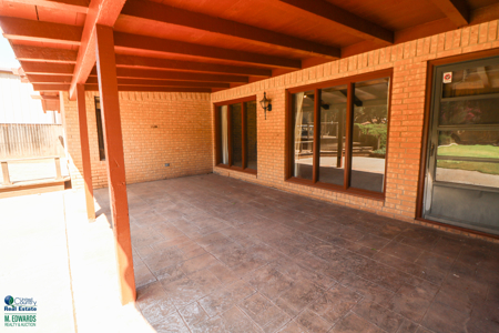 Gorgeous Home in a GREAT Neighborhood *4 Car Garage & Basement!* - image 1