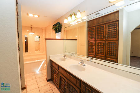 Gorgeous Home in a GREAT Neighborhood *4 Car Garage & Basement!* - image 21