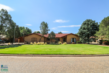 Gorgeous Home in a GREAT Neighborhood *4 Car Garage & Basement!* - image 30