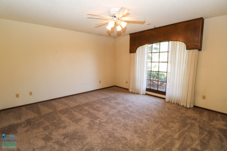 Gorgeous Home in a GREAT Neighborhood *4 Car Garage & Basement!* - image 6