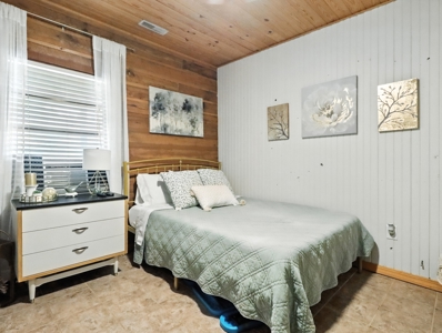 Earth-Berm Log Home on 19 Acres with Pond & Springs - image 12