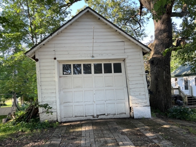 Home For Sale in the Heart of Iola, WI - image 4