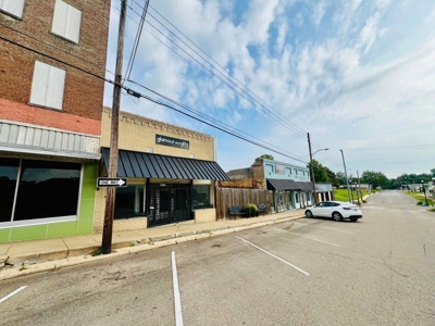 Prime Retail Space in Downtown Booneville - image 3