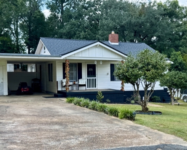 Charming 4-Bedroom home w/ Fenced in Backyard & Warranty - image 4
