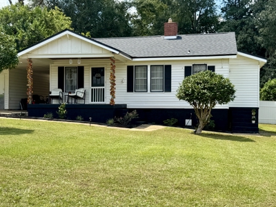 Charming 4-Bedroom home w/ Fenced in Backyard & Warranty - image 3