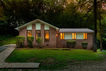 Country Home for Sale in Giles County, Tennessee - image 2