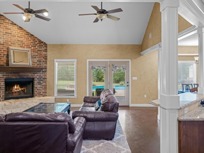 4BR-3.5BA Country Home on 6 Acres Winnsboro Wood County Texas - image 11