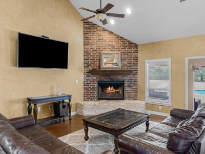 4BR-3.5BA Country Home on 6 Acres Winnsboro Wood County Texas - image 10