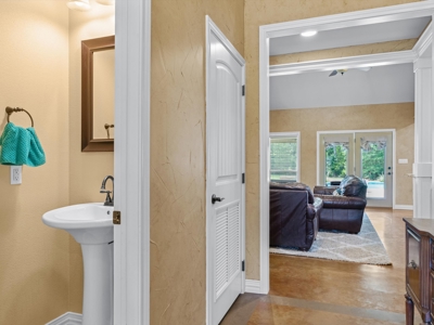 4BR-3.5BA Country Home on 6 Acres Winnsboro Wood County Texas - image 8